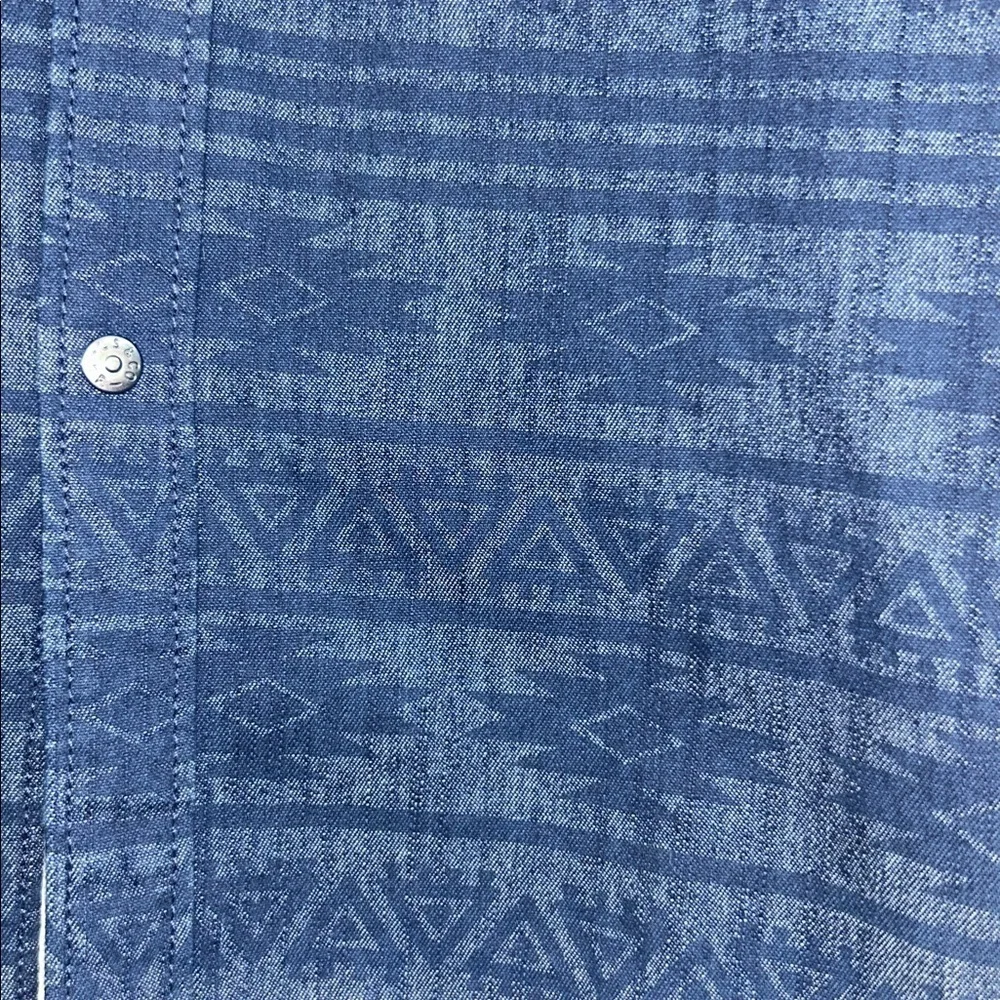 🆕 Levi's Navy Geometric Button-Up Shirt